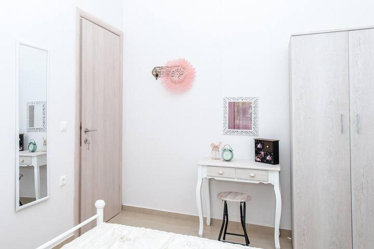 Eliora Studio & Aelia Apartment Heraklion Exteriör bild